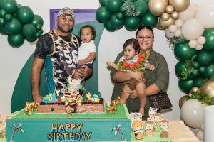 Tongan First Birthday Family Photo With Cake 2